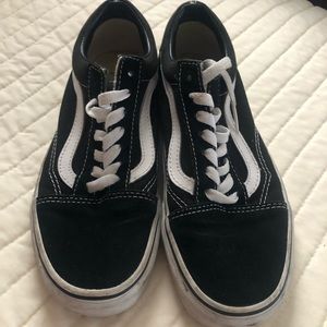 VANS-Black/White Size 6